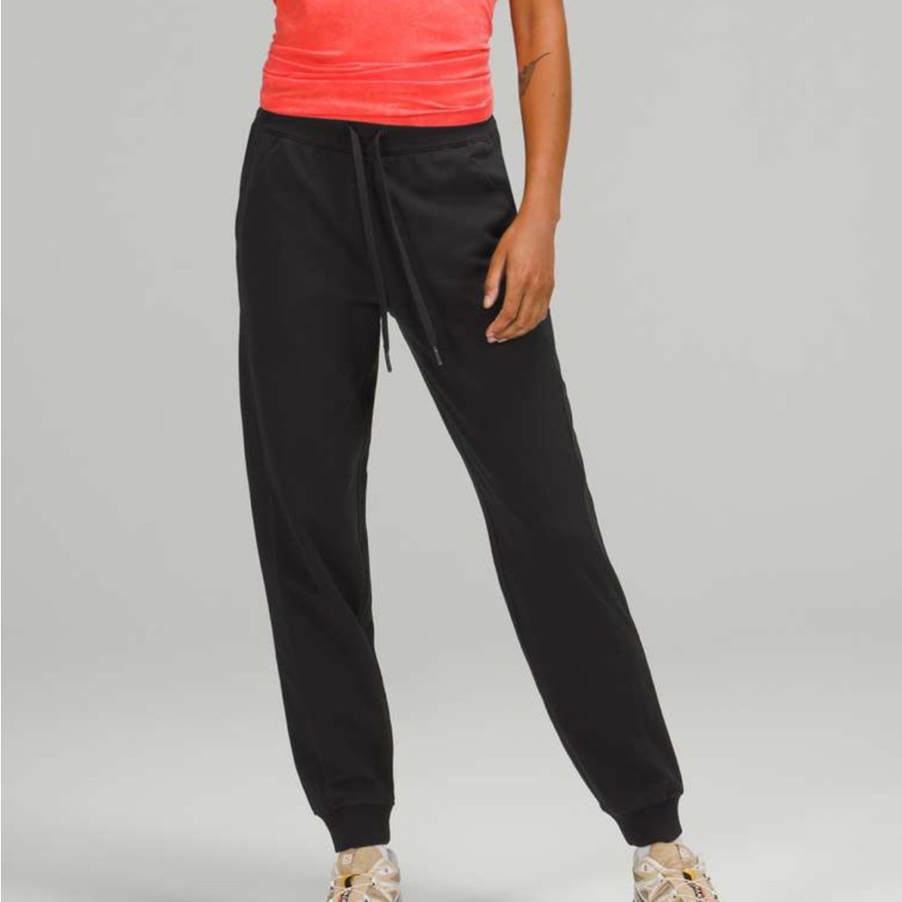 Lululemon Scuba High-Rise French Terry Jogger
Black